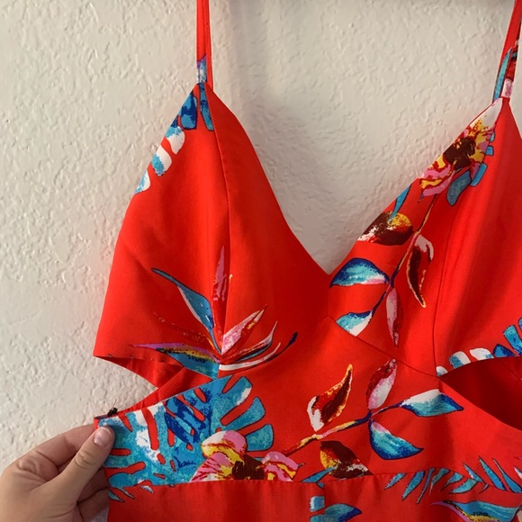 Red floral pant suit - Picture 2 of 3